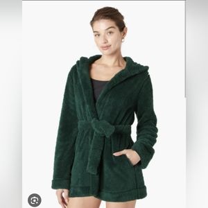 NWOT Beyond Yoga hooded sleep robe